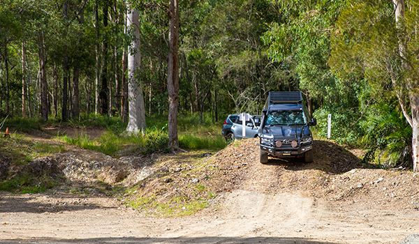 4wd driving through dirt road 600x350