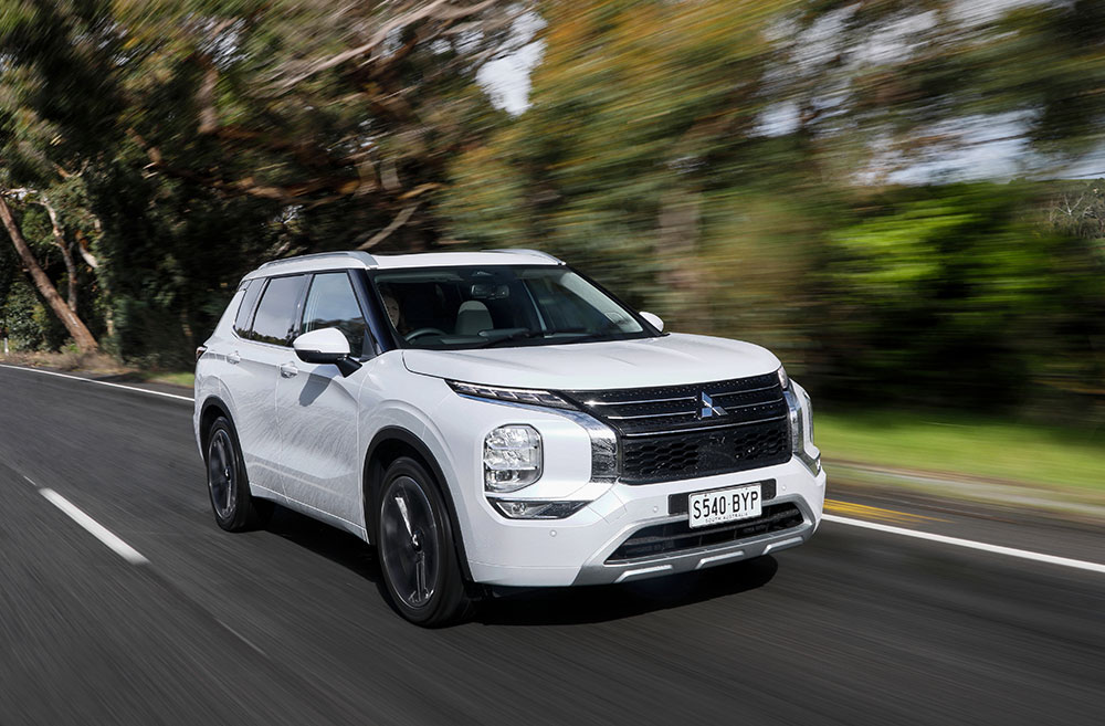 Mitsubishi Outlander front.