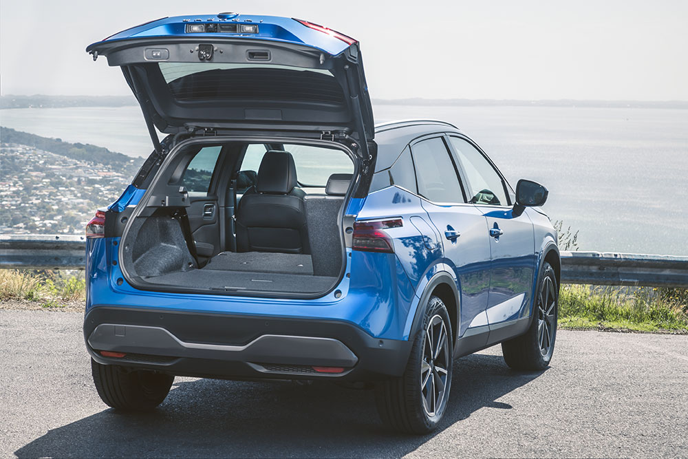 Nissan Qashqai Ti rear view.