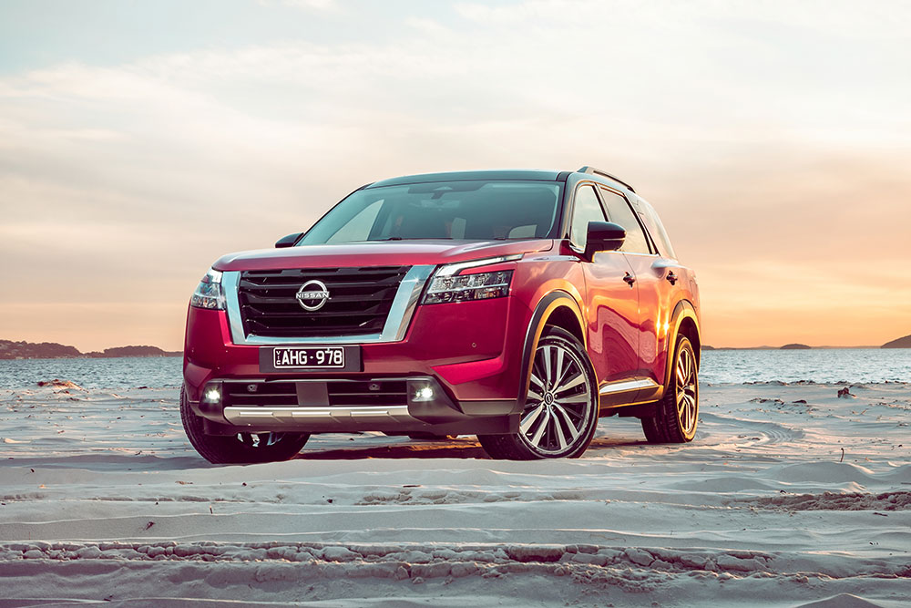 Nissan Pathfinder Ti-L front view.