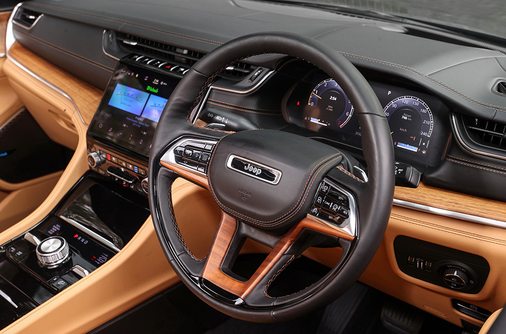 Jeep Grand Cherokee Summit Reserve interior.