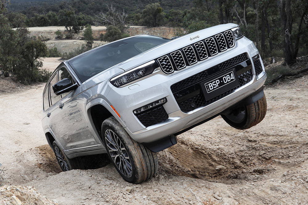 Jeep Grand Cherokee Summit Reserve off road.