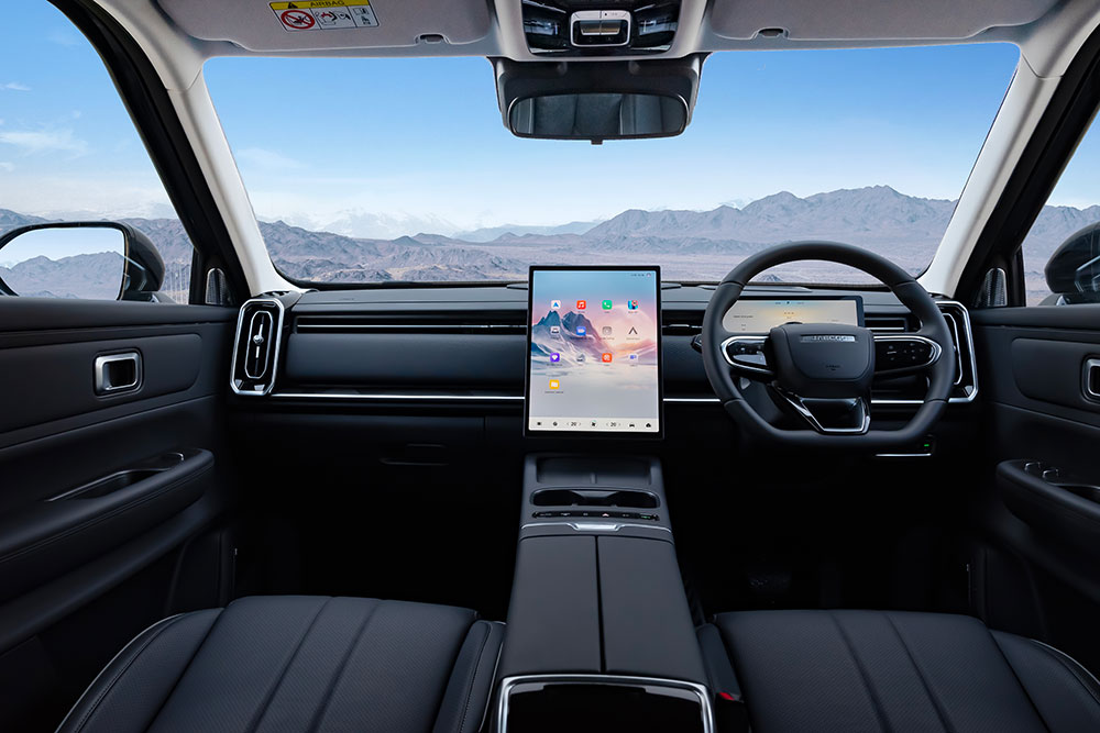 Jaecoo J7 SUV interior image.