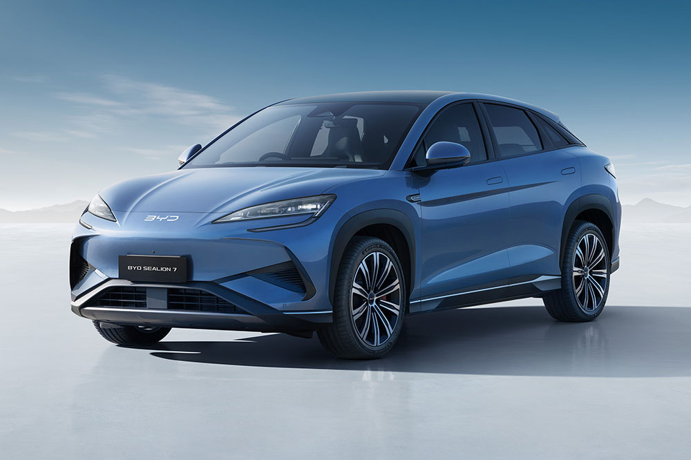 Front exterior view of the BYD Sealion 7.