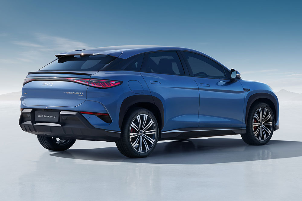 Exterior rear view of the BYD Sealion 7.