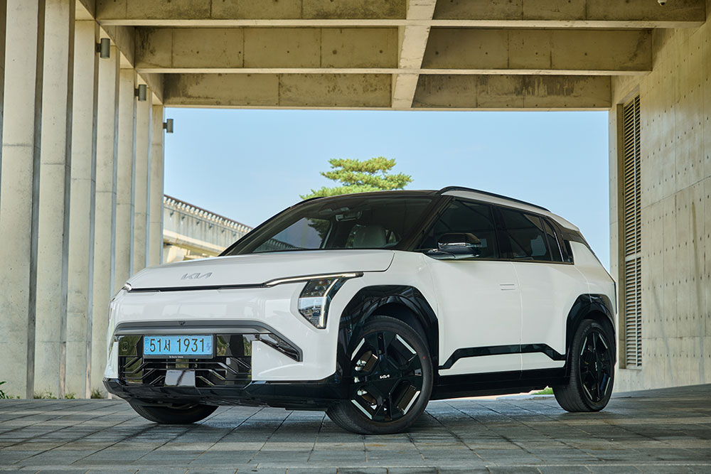 Front view of Kia EV3.