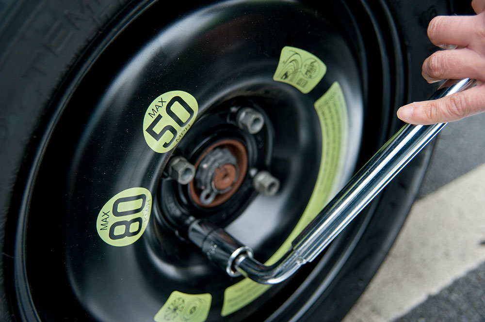 Space-saver spare tyre.