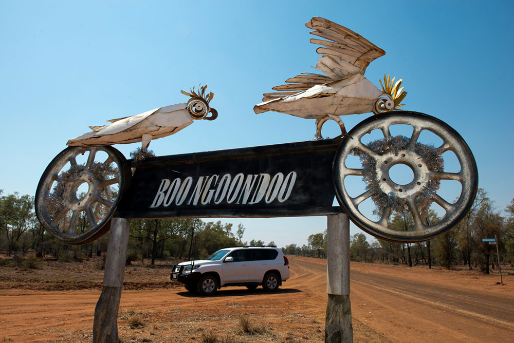 Cockatoos at the Boongoondoo Station Turnoff on Lake Dunn Sculpture Trail.