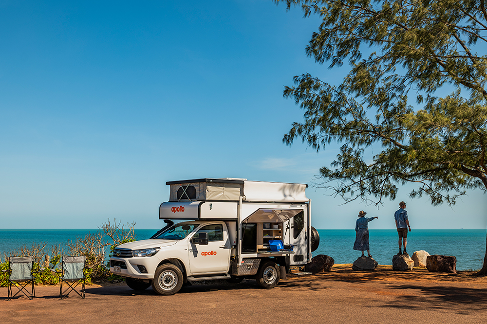 Apollo-motorhome-at-beach-couple